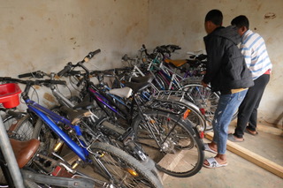 gespendete Fahrräder in der Fahrradwerkstatt im Bildungszentrum ALABRI